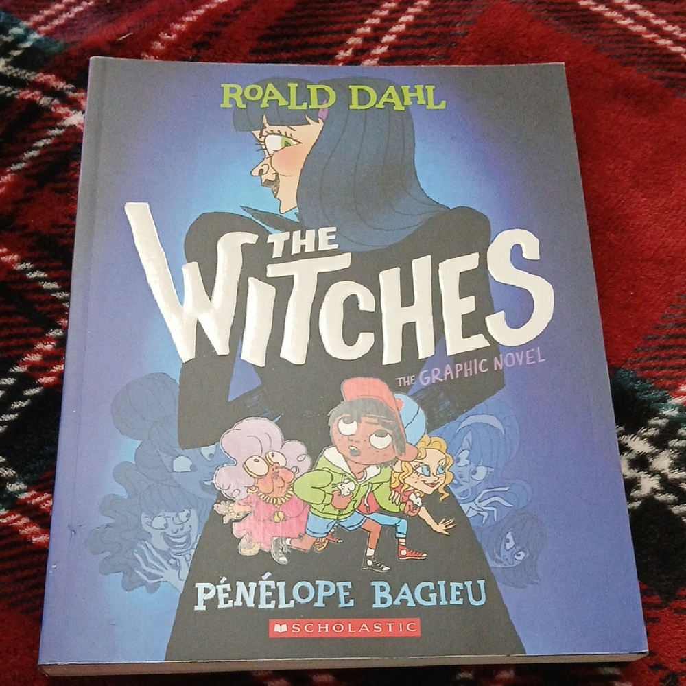 Scholastic's The Witches Graphic Novel - Blue Cover Penelope Bagieu Roald DAHL